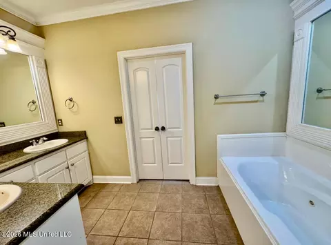Bath - 502 Eternal Ct, Brandon, MS 39042 photo 5 of 7