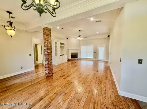 Living - 502 Eternal Ct, Brandon, MS 39042 photo 2 of 4