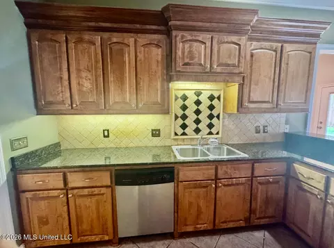 Kitchen - 502 Eternal Ct, Brandon, MS 39042 photo 2 of 6