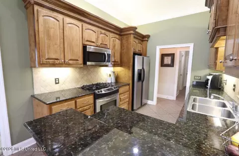 Kitchen - 502 Eternal Ct, Brandon, MS 39042 photo 5 of 6