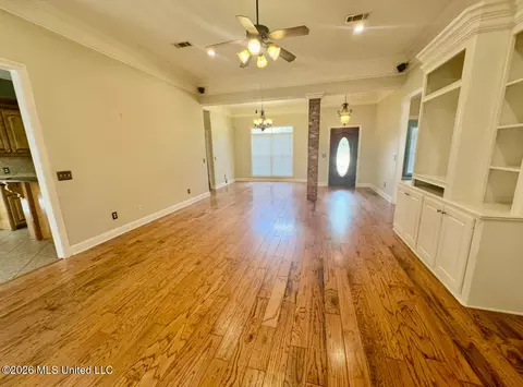 Living - 502 Eternal Ct, Brandon, MS 39042 photo 3 of 4