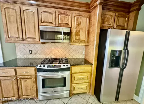 Kitchen - 502 Eternal Ct, Brandon, MS 39042 photo 4 of 6