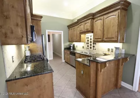 Kitchen - 502 Eternal Ct, Brandon, MS 39042 photo 6 of 6