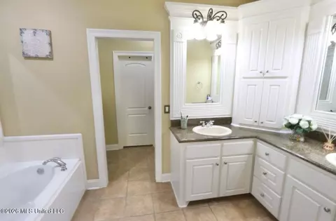 Bath - 502 Eternal Ct, Brandon, MS 39042 photo 1 of 7