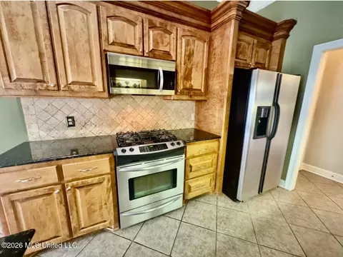 Kitchen - 502 Eternal Ct, Brandon, MS 39042 photo 3 of 6
