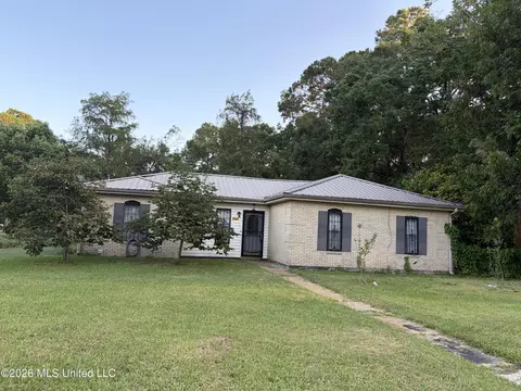 5741 Eastwood Dr, Moss Point, MS 39563