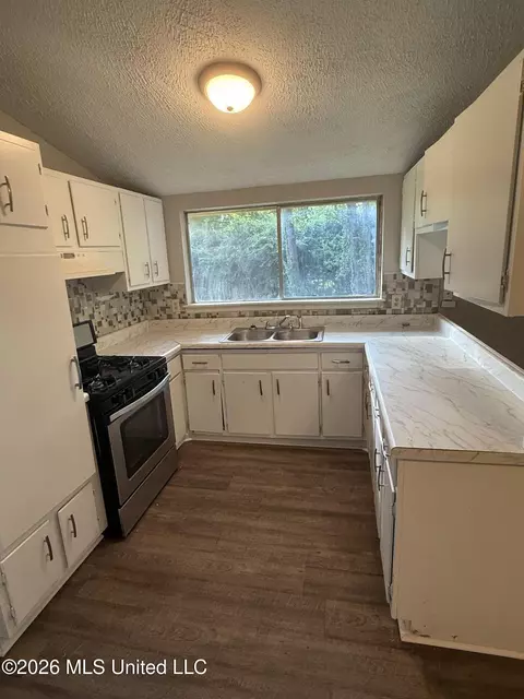 Kitchen - 4344 California Ave, Jackson, MS 39213 photo 1 of 1