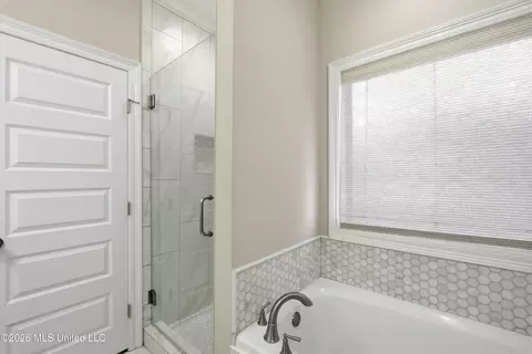 Bath - 420 Emerald Trl, Brandon, MS 39047 photo 2 of 2
