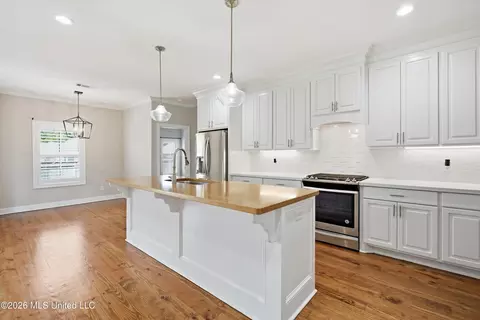 Kitchen - 420 Emerald Trl, Brandon, MS 39047 photo 1 of 2