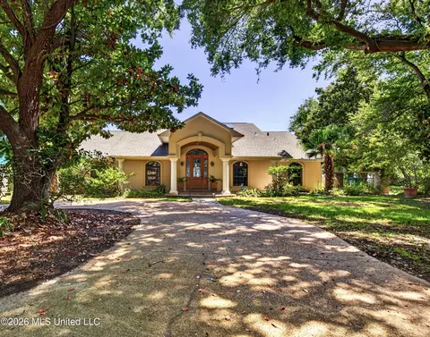 1401 Seacliffe Dr, Gautier, MS 39553