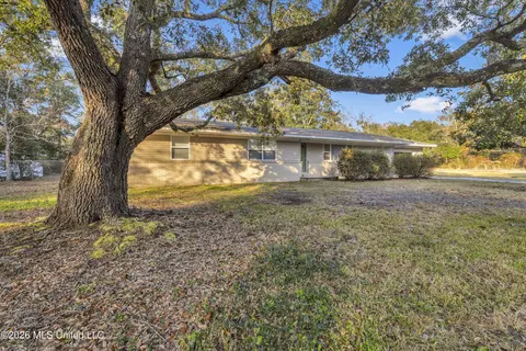 13600 Money Farm Rd, Ocean Springs, MS 39564