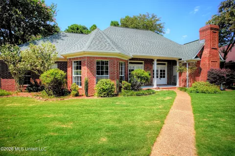 Exterior - 1663 Cedar Trail Cv, Hernando, MS 38632 photo 6 of 8