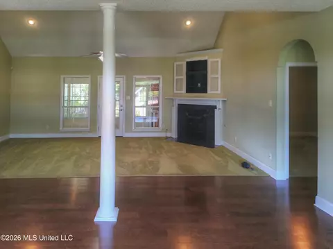 Living - 1663 Cedar Trail Cv, Hernando, MS 38632 photo 1 of 4