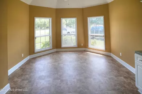 Living - 1663 Cedar Trail Cv, Hernando, MS 38632 photo 4 of 4