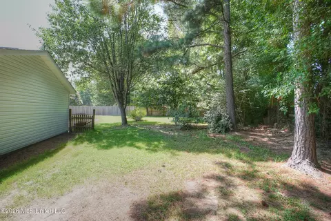 Exterior - 1663 Cedar Trail Cv, Hernando, MS 38632 photo 3 of 8