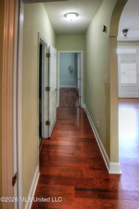 Entry Way - 1663 Cedar Trail Cv, Hernando, MS 38632 photo 1 of 2