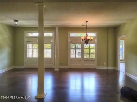 Living - 1663 Cedar Trail Cv, Hernando, MS 38632 photo 3 of 4