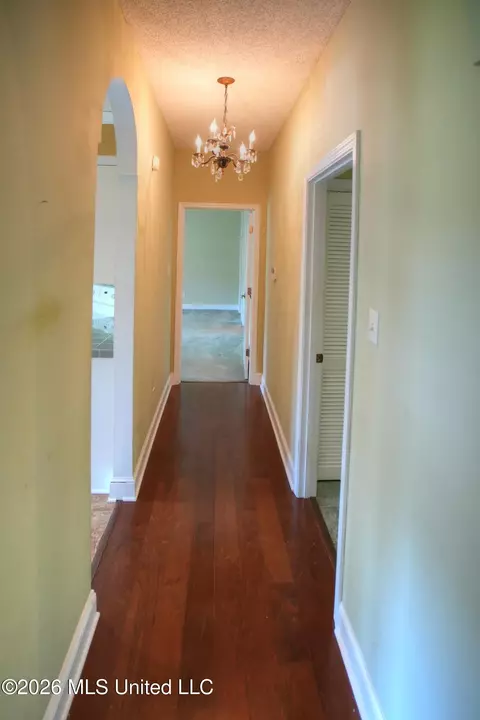 Entry Way - 1663 Cedar Trail Cv, Hernando, MS 38632 photo 2 of 2