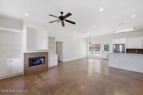 Living - 115 Kings Xing, Canton, MS 39046 photo 1 of 6