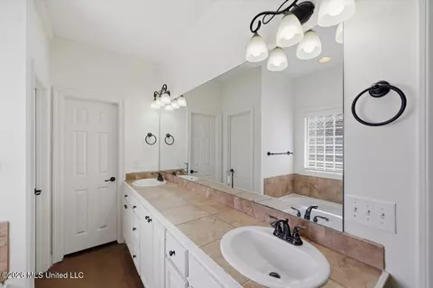 Bath - 115 Kings Xing, Canton, MS 39046 photo 1 of 4