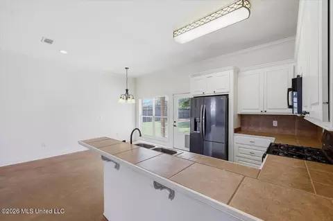 Kitchen - 115 Kings Xing, Canton, MS 39046 photo 2 of 2