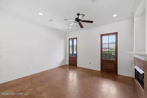 Living - 115 Kings Xing, Canton, MS 39046 photo 3 of 6