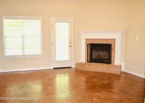 Living - 3292 Big Ben, Hernando, MS 38632 photo 2 of 2