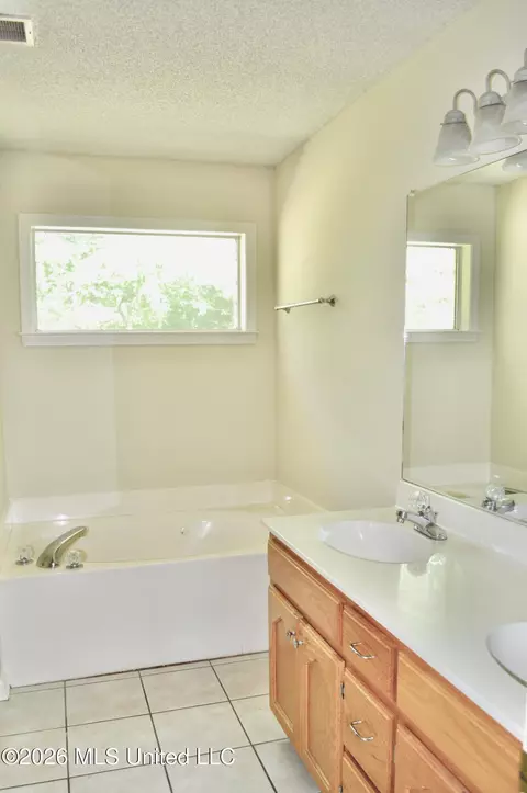 Bath - 3292 Big Ben, Hernando, MS 38632 photo 1 of 3
