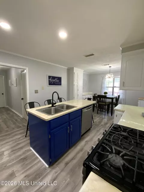 Kitchen - 6372 Ashley Cir, Jackson, MS 39213 photo 4 of 7