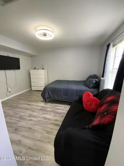Bedroom - 6372 Ashley Cir, Jackson, MS 39213 photo 4 of 9