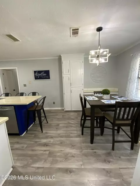 Dining - 6372 Ashley Cir, Jackson, MS 39213 photo 1 of 1