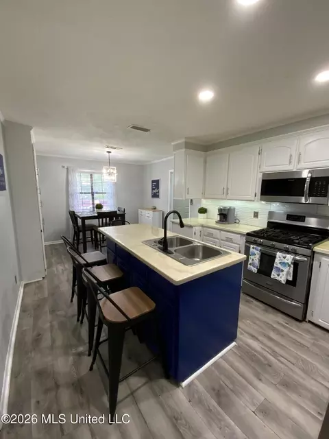 Kitchen - 6372 Ashley Cir, Jackson, MS 39213 photo 2 of 7