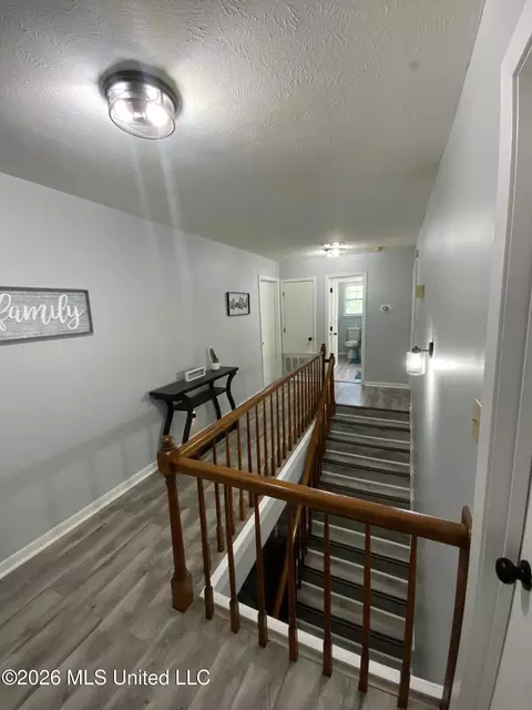 Entry Way - 6372 Ashley Cir, Jackson, MS 39213 photo 3 of 4