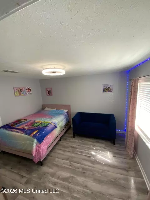 Bedroom - 6372 Ashley Cir, Jackson, MS 39213 photo 9 of 9