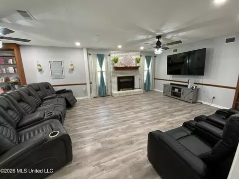 Living - 6372 Ashley Cir, Jackson, MS 39213 photo 1 of 2