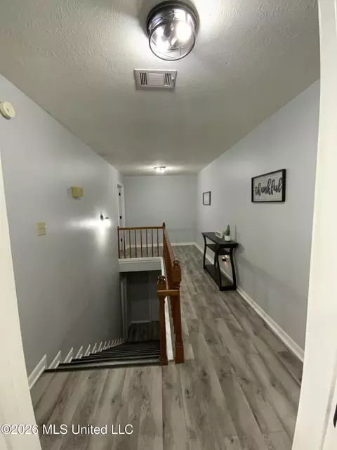 Entry Way - 6372 Ashley Cir, Jackson, MS 39213 photo 4 of 4