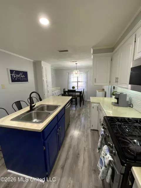Kitchen - 6372 Ashley Cir, Jackson, MS 39213 photo 3 of 7