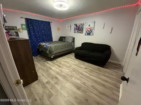 Bedroom - 6372 Ashley Cir, Jackson, MS 39213 photo 6 of 9