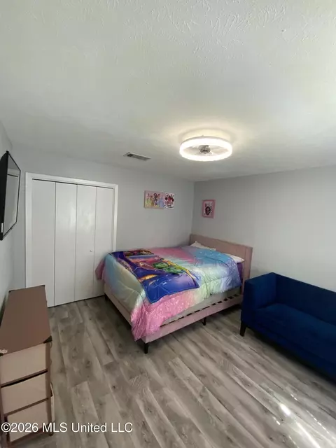 Bedroom - 6372 Ashley Cir, Jackson, MS 39213 photo 8 of 9