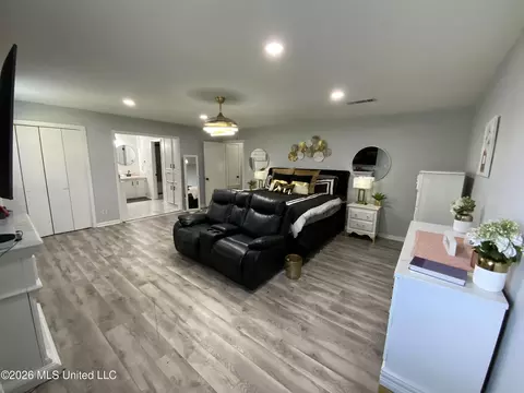 Bedroom - 6372 Ashley Cir, Jackson, MS 39213 photo 1 of 9