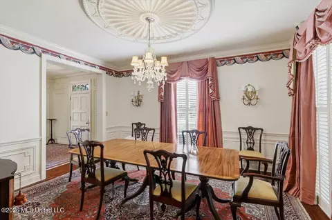Dining - 3851 Old Canton Rd, Jackson, MS 39216 photo 3 of 4