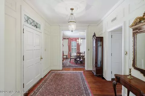 Entry Way - 3851 Old Canton Rd, Jackson, MS 39216 photo 3 of 5