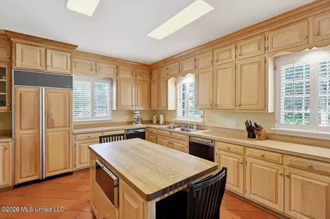 Kitchen - 3851 Old Canton Rd, Jackson, MS 39216 photo 1 of 2