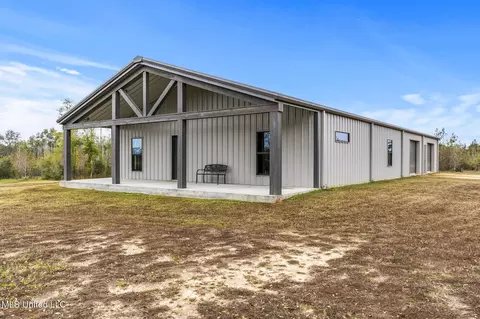284 W Wire Rd, Perkinston, MS 39573