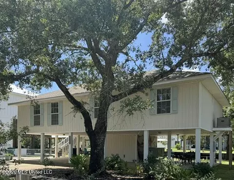 4069 Robin St, Bay Saint Louis, MS 39520