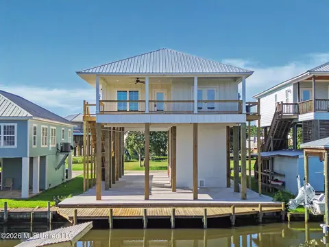 4090 Victoria St, Bay Saint Louis, MS 39520