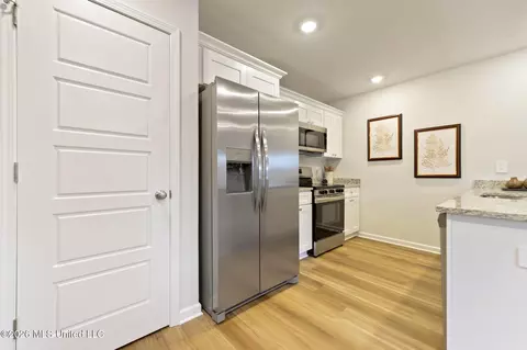 Kitchen - 5047 Quail Ridge Dr, Jackson, MS 39212 photo 2 of 2