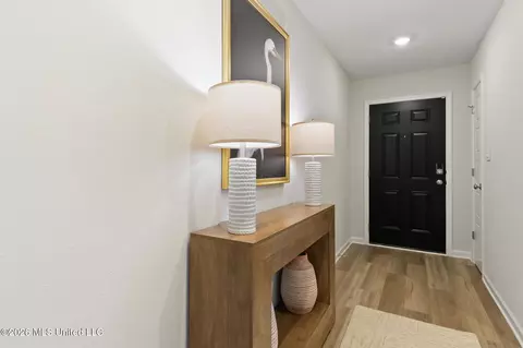 Entry Way - 5047 Quail Ridge Dr, Jackson, MS 39212 photo 1 of 2