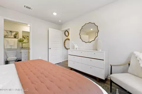 Bedroom - 5047 Quail Ridge Dr, Jackson, MS 39212 photo 2 of 5