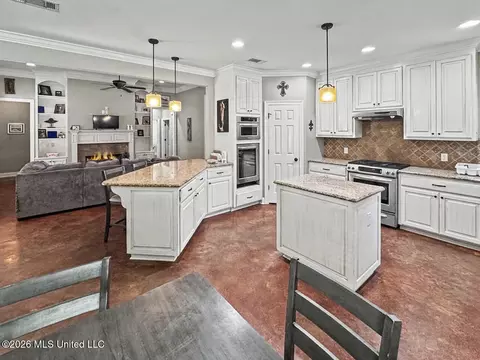 Kitchen - 19 Sara Ln, Natchez, MS 39120 photo 2 of 4